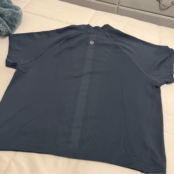 Lululemon High neck Swiftly Tech Crop 🤍 - Picture 4 of 6